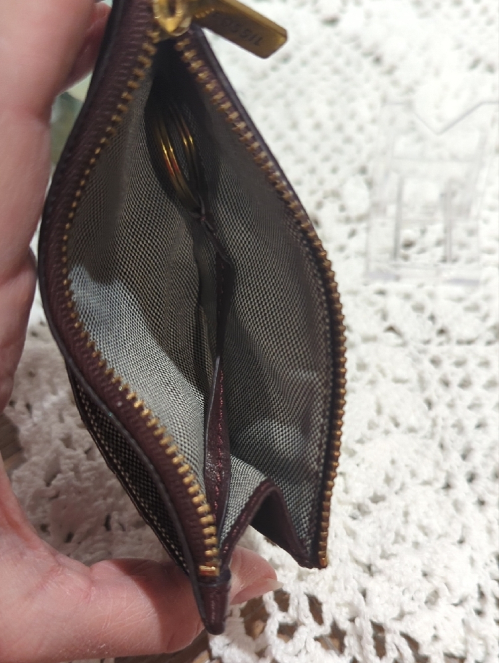 Fossil Leather Card Wallet in Deep Wine with Gold Hardware - Picture 3 of 7